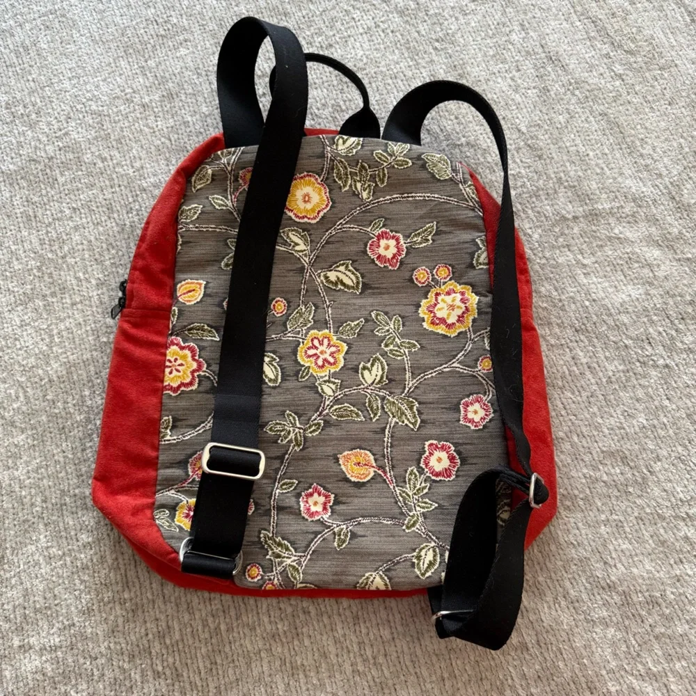 Madison Handbags Floral Backpack‎ Red Trim Tapestry Print